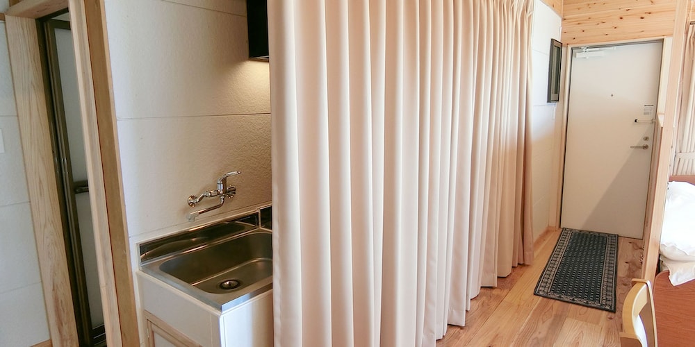 デラックス ヴィラ 1 ベッドルーム キッチン パーシャル オーシャン ビュー 専用キッチン1 | しらはまの宿 明時別荘