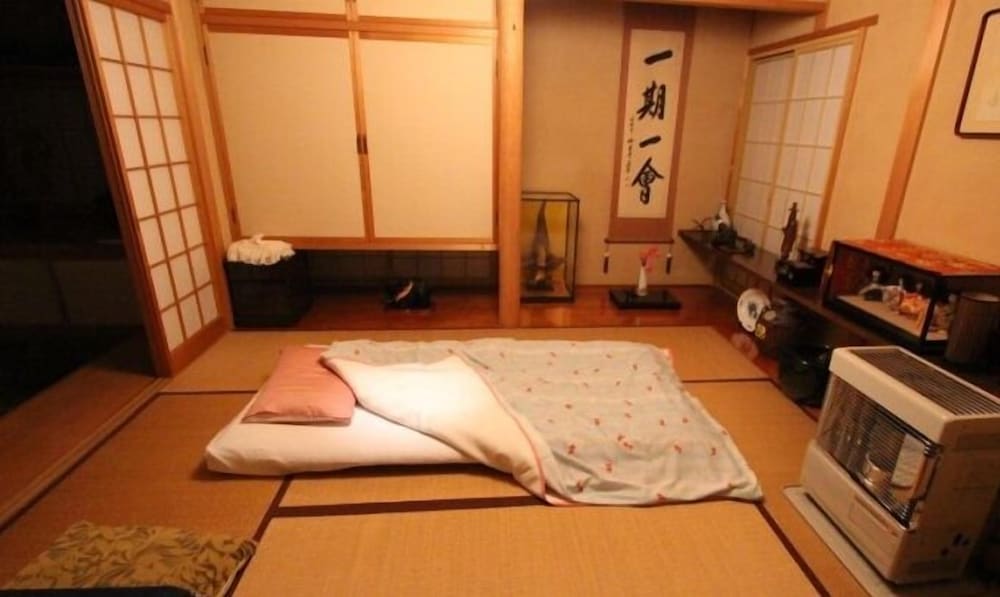 エコノミー ツインルーム 客室2 | ゲストハウス チャラ