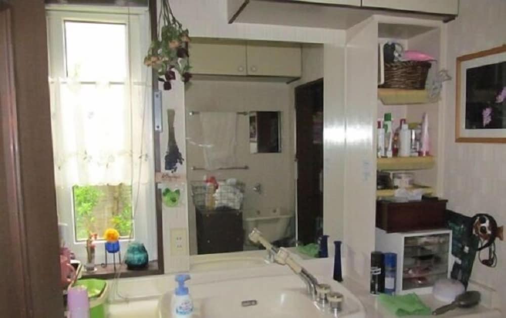 4 人部屋 バスルーム0 | ゲストハウス チャラ