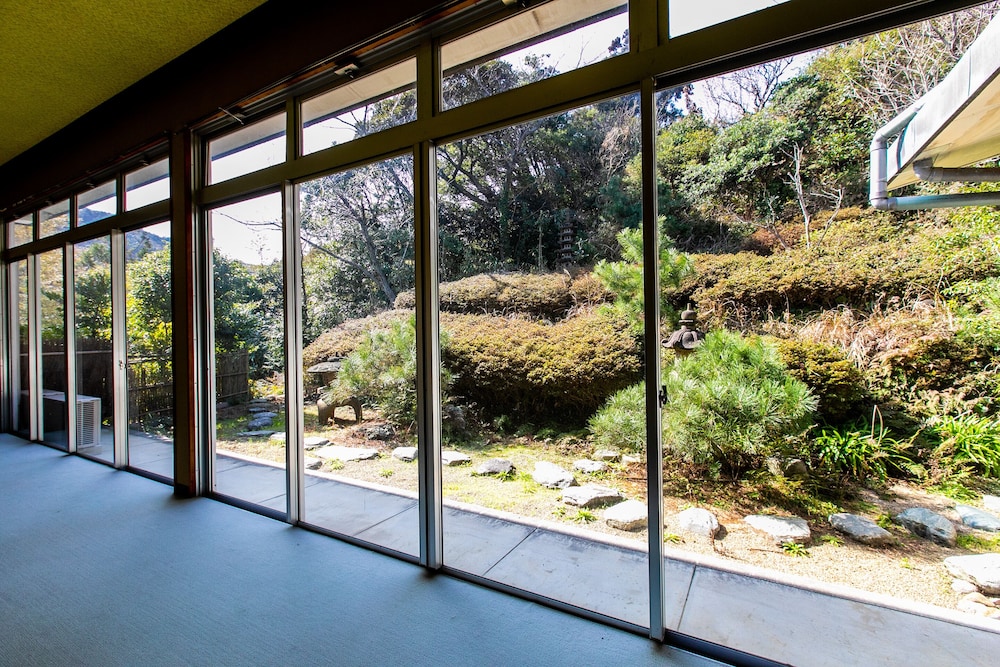 ポーチ1 | ヴィラ いづもや