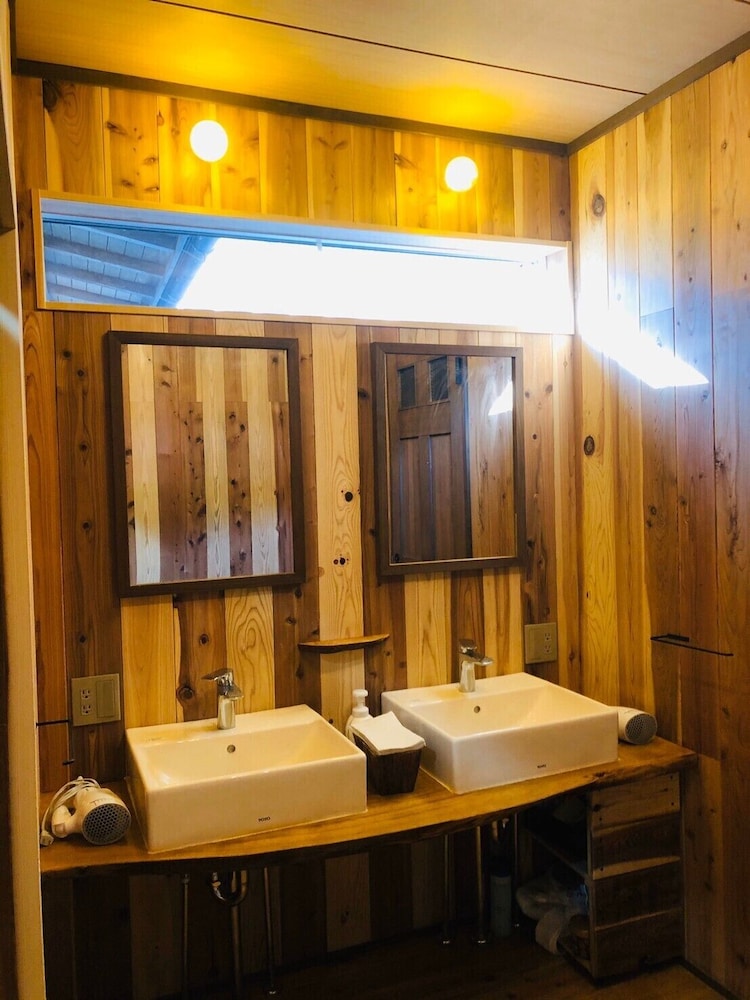 和室8畳 バスルーム0 | ゆる宿 Voketto