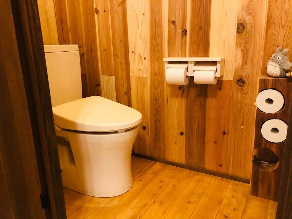 和室8畳 バスルーム1 | ゆる宿 Voketto