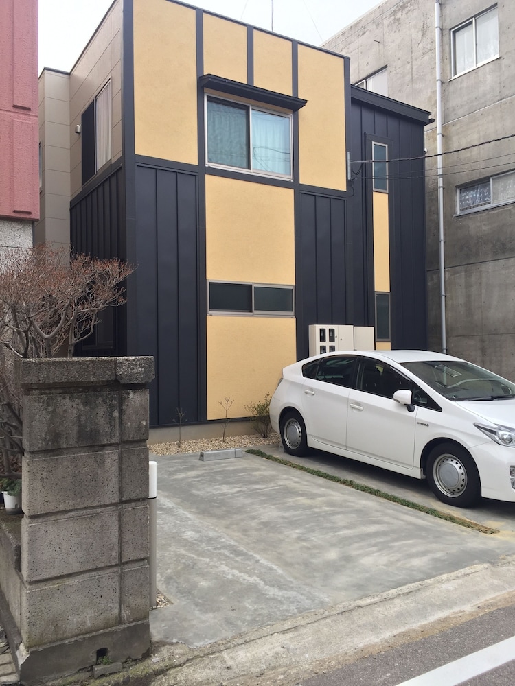 駐車場1 | 金澤八旅 茜 駐車場1 | 金澤八旅 茜