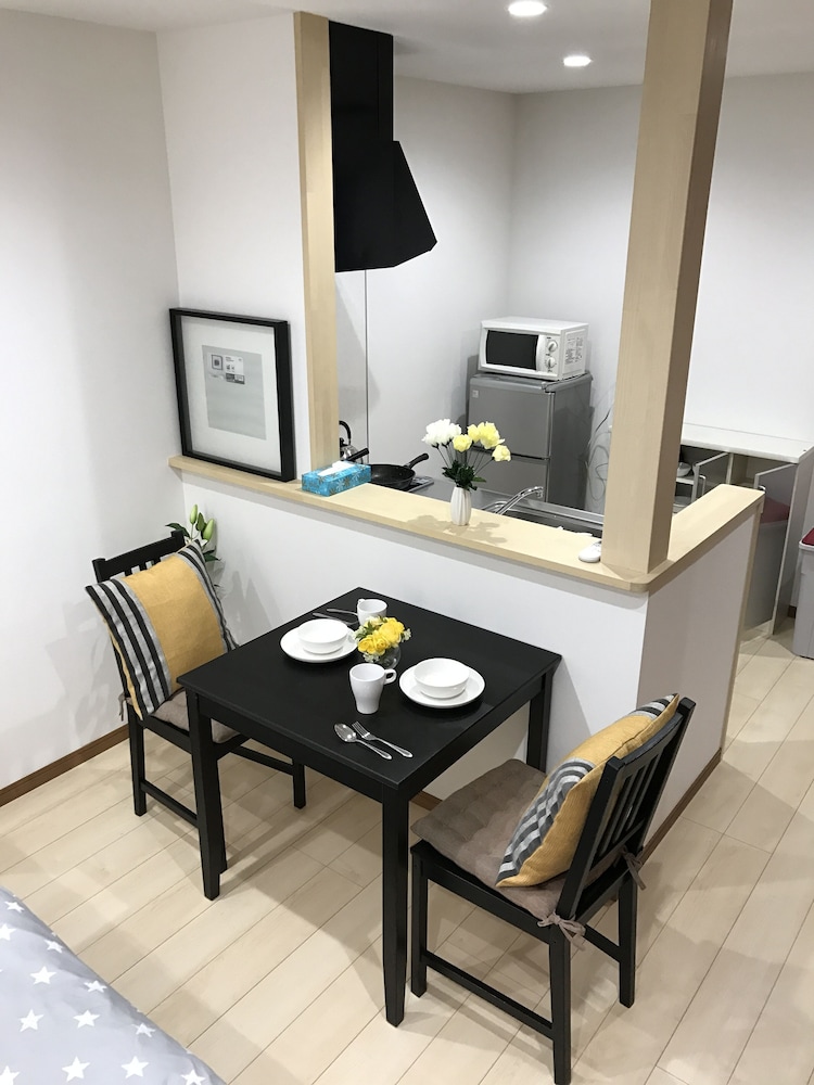 アパートメント 客室内のダイニングエリア1 | 金澤八旅　空色　