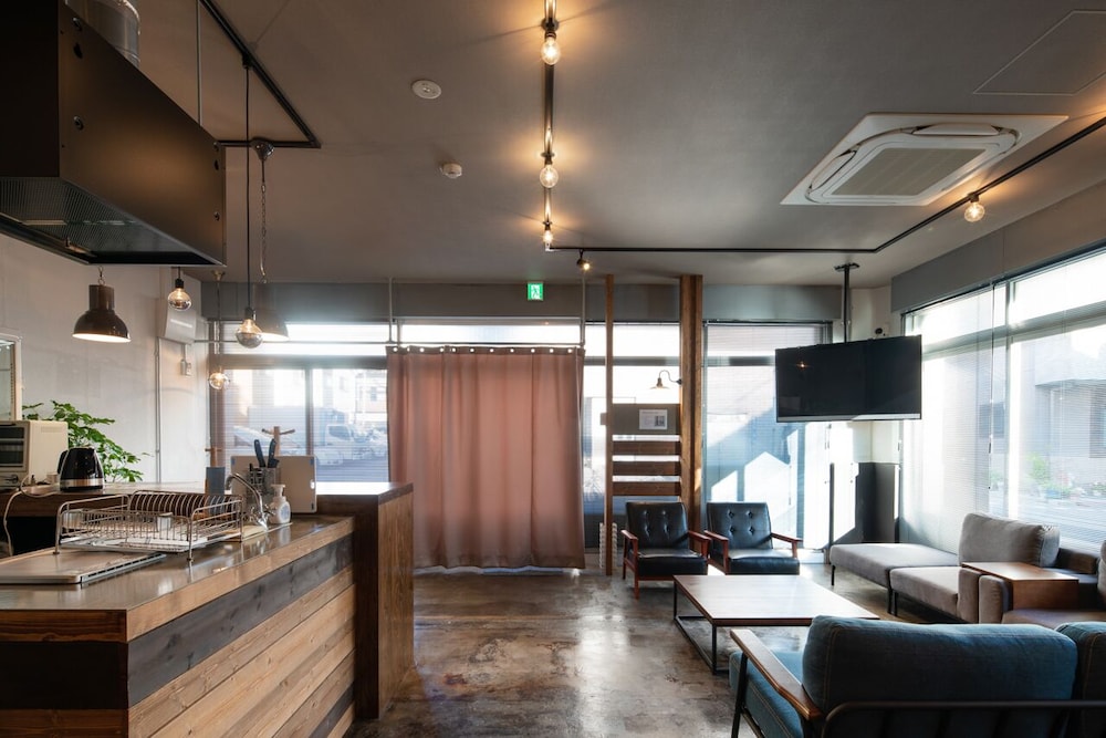 ロビー応接スペース1 | rakuna Inn 和 Honjo-Azumabashi | rakuna Inn 和 Honjo-Azumabashi
