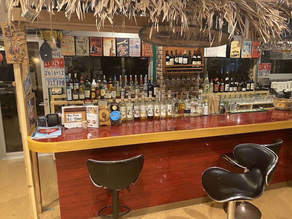 バー (施設内)1 | Beach Lodge 4 & Private Beach
