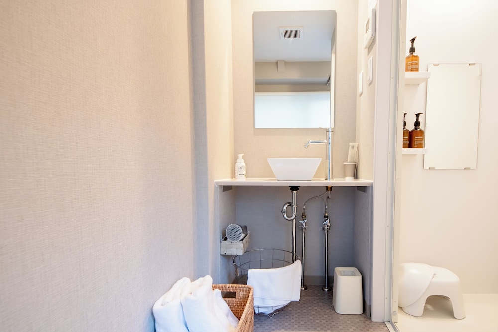 ダブルルーム204 バスルーム2 | ホテル 寧楽