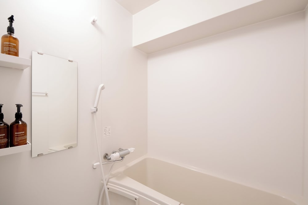 ダブルルーム204 バスルーム1 | ホテル 寧楽