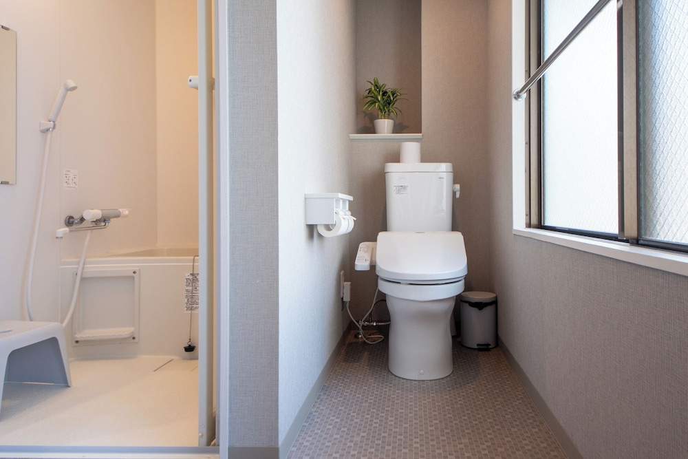 ダブルルーム403 バスルーム1 | ホテル 寧楽