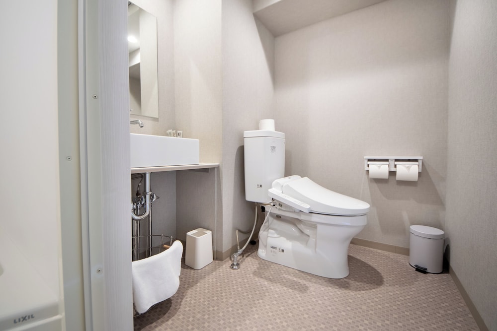 ツインルーム202 バスルーム1 | ホテル 寧楽