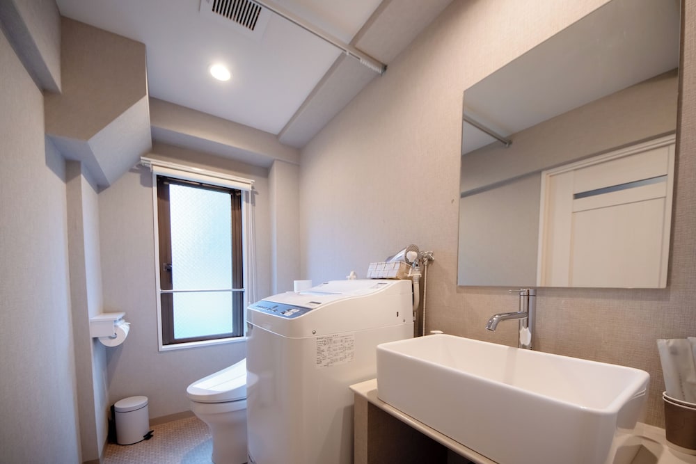 ダブルルーム 301 洗濯機付き バスルーム2 | ホテル 寧楽