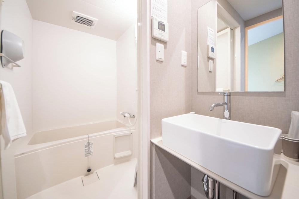 ダブルルーム402 バスルーム1 | ホテル 寧楽