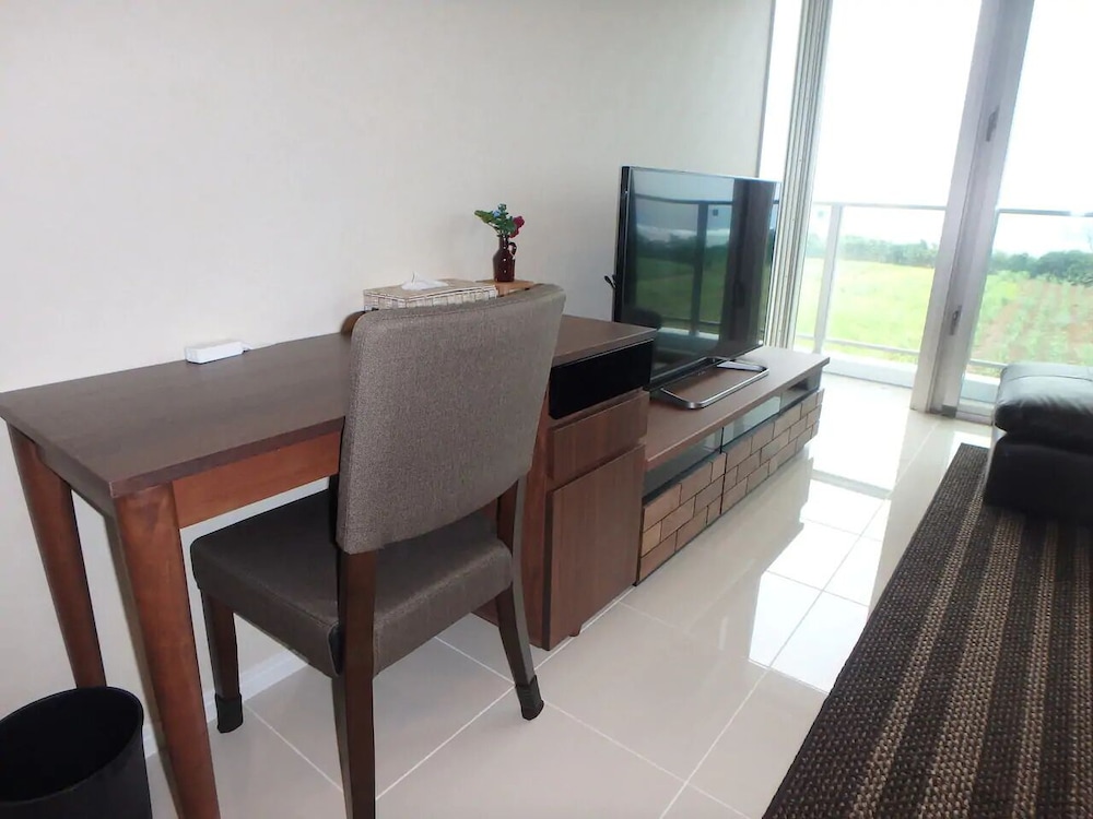 コンドミニアム 客室1 | Longvacation Okinawa 201