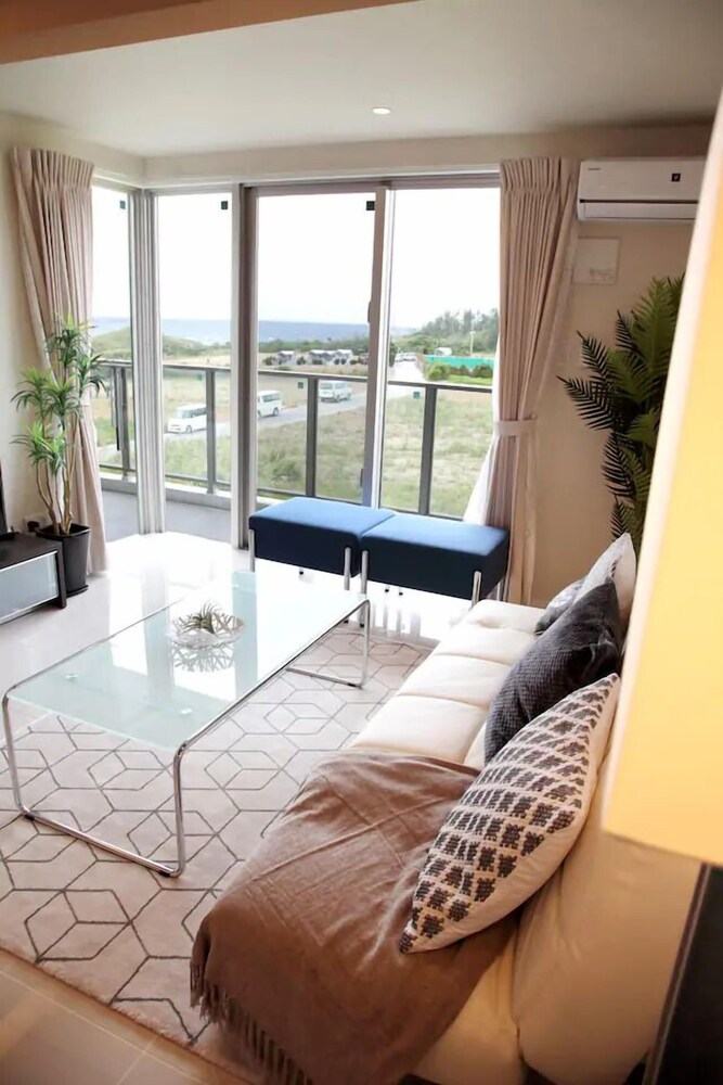 コンドミニアム 客室3 | Longvacation Okinawa 206