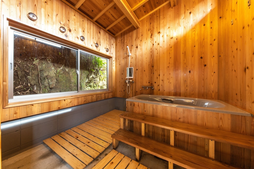 離れ (禁煙) 共用バスルーム0 | 宿坊 大泰寺｜Temple Hotel Daitai-ji