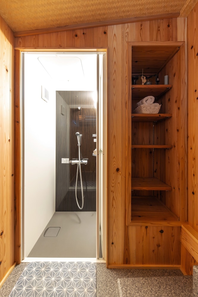 離れ (禁煙) バスルームのシャワー0 | 宿坊 大泰寺｜Temple Hotel Daitai-ji