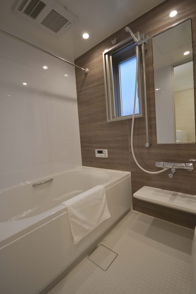 デラックス ルーム バスルーム1 | The Grand Residence Hotel Tenjin