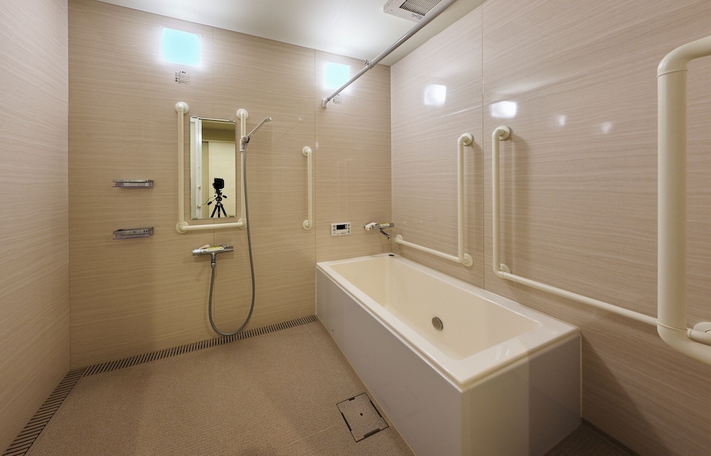 ツインルーム 車いす対応 バスルーム0 | The Grand Residence Hotel Tenjin