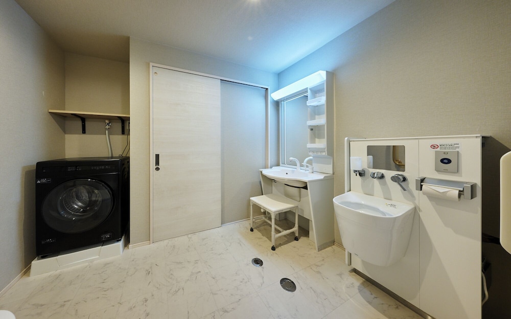 ツインルーム 車いす対応 バスルーム1 | The Grand Residence Hotel Tenjin