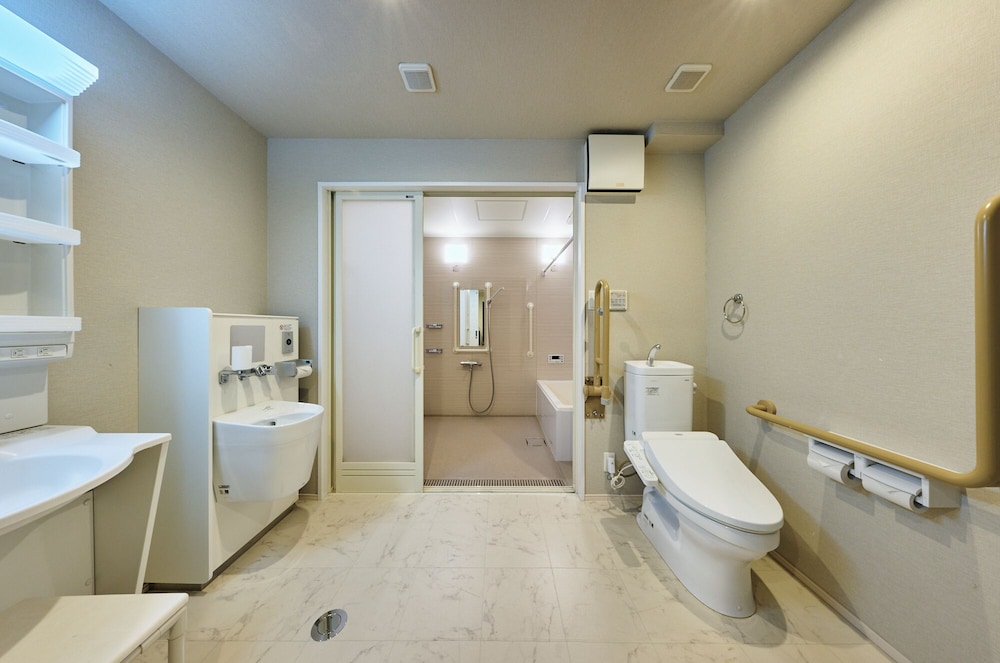 ツインルーム 車いす対応 バスルーム2 | The Grand Residence Hotel Tenjin