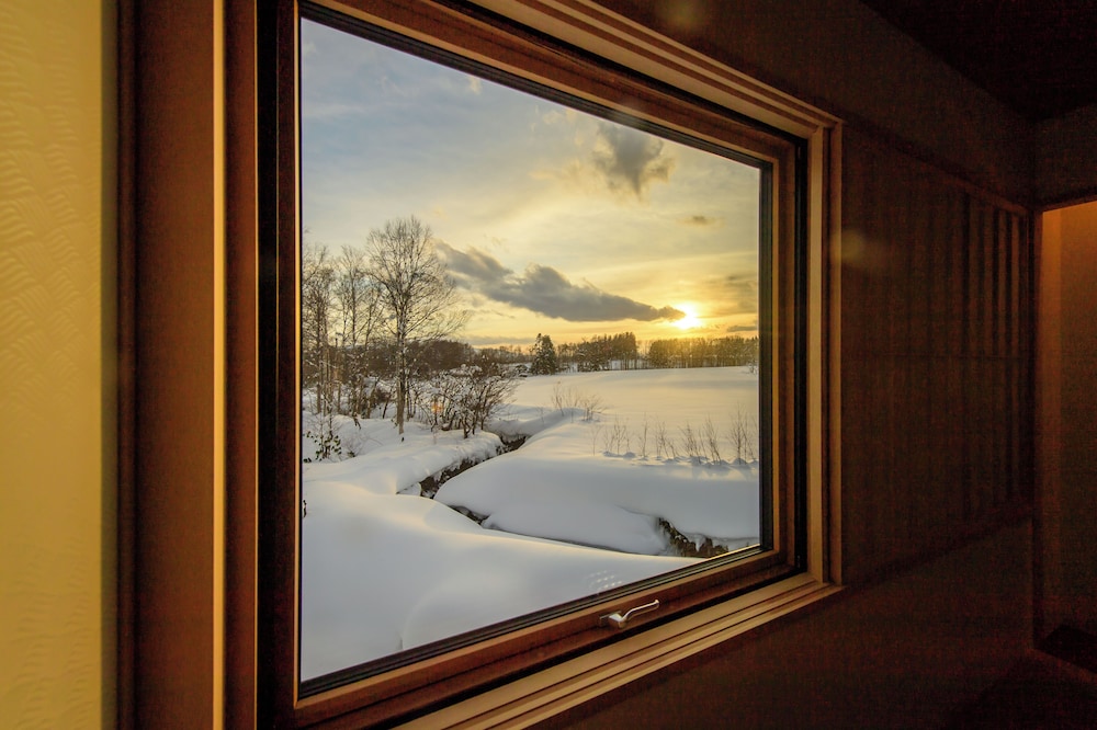 水の間 (6歳以上は有料, 最大4名様) 禁煙 客室3 | ニセコ羊蹄の宿 楽 水山