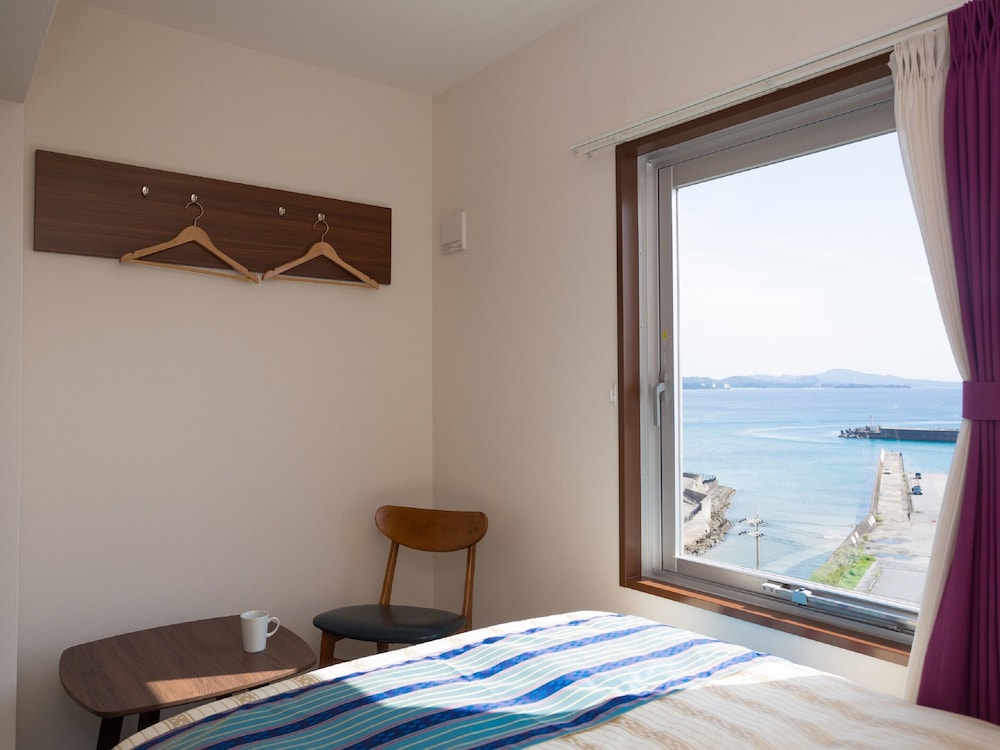 ツインルーム 海側 客室1 | ホテルピースアイランド名護