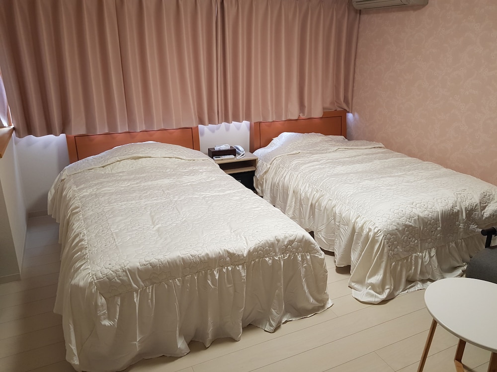 デラックス ルーム 禁煙 | ゲストハウス じんく