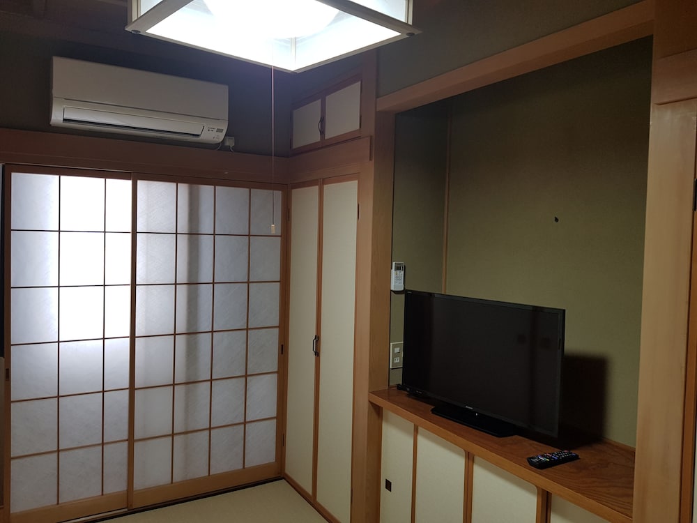 和室 テレビ0 | ゲストハウス じんく
