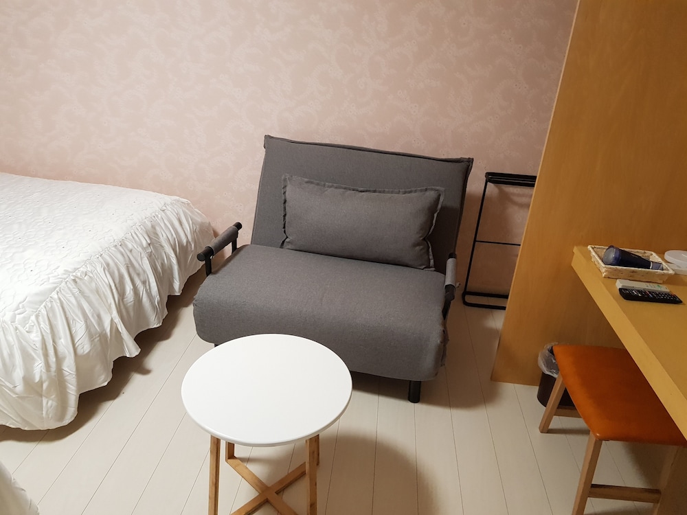 デラックス ルーム 禁煙 客室1 | ゲストハウス じんく