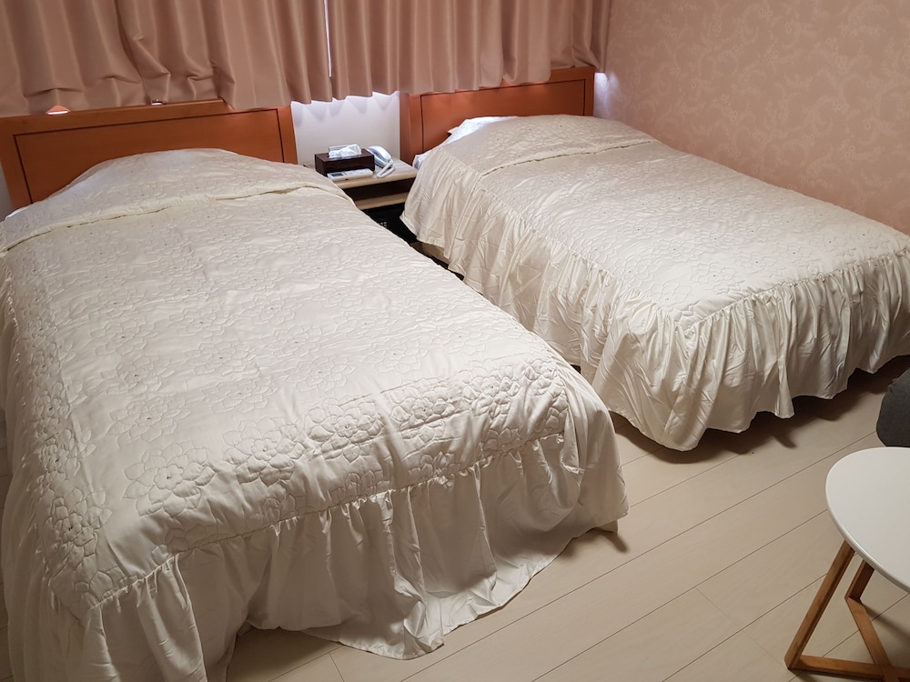 デラックス ルーム 禁煙 客室2 | ゲストハウス じんく