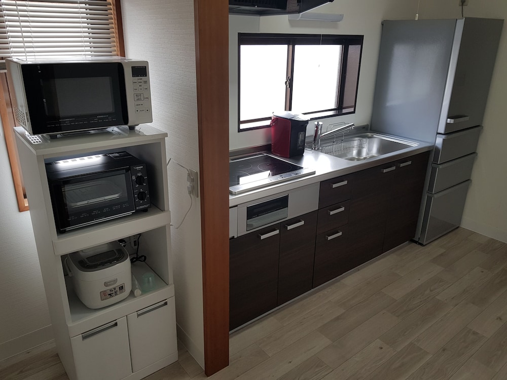 エコノミー ダブルルーム 305 共用キッチン0 | ゲストハウス じんく