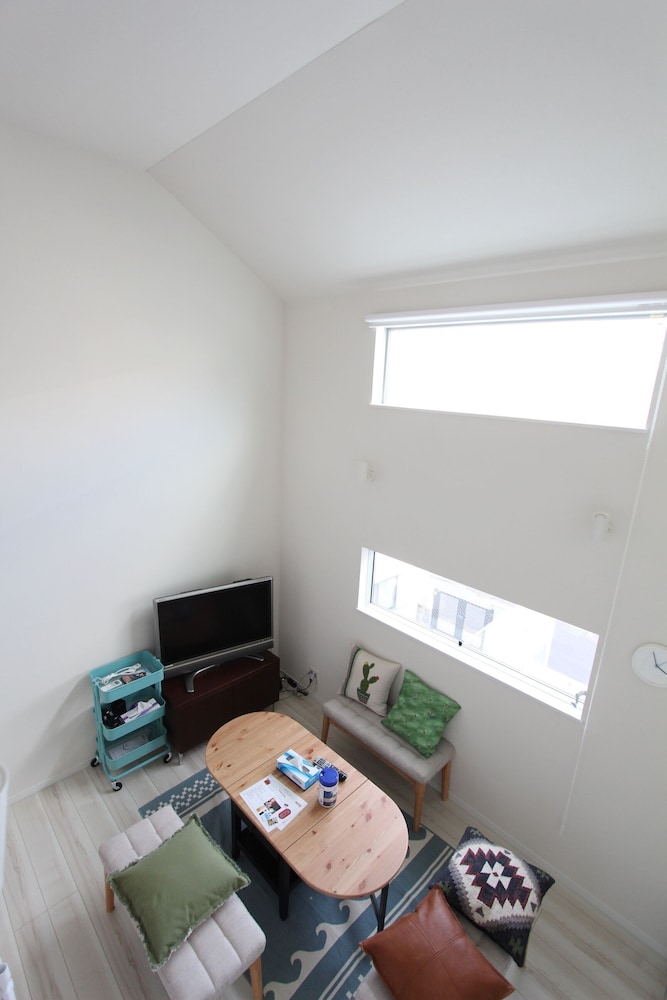 アパートメント (A202) 客室内のダイニングエリア1 | Anon Shibuya