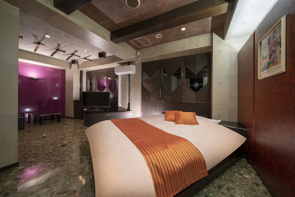 [喫煙] ダブル デザイナーズルーム | ロイヤルホテルうお八別邸