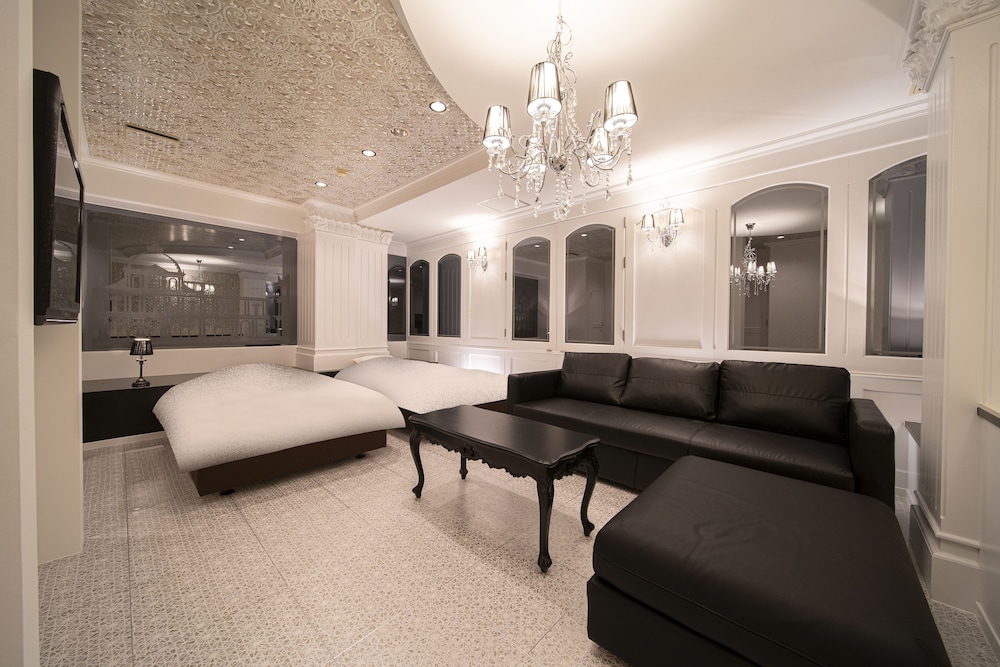 [禁煙] ツイン デザイナーズルーム | ロイヤルホテルうお八別邸