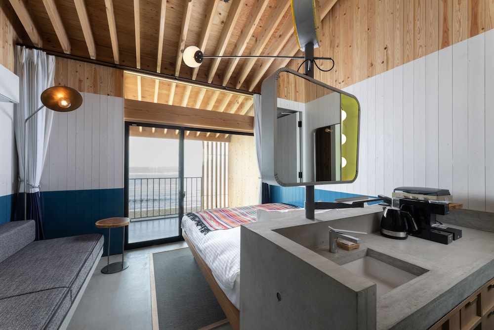 Superior Slow Terrace [ 2F スーペリアルーム + テラス ] 淡路島ならではの朝食と瀬戸内海の眺望を愉しむO&Bプラン 朝食付き | KAMOME SLOW HOTEL