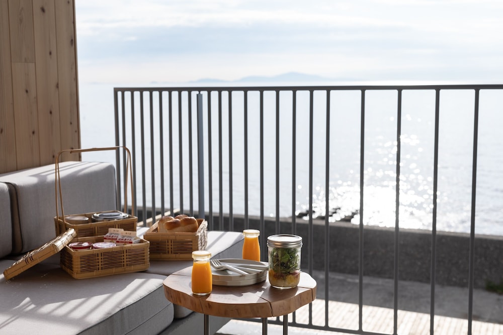 Superior with Garden [ 1F スーペリアルーム + ガーデンテラス ] 淡路島ならではの朝食と瀬戸内海の眺望を愉しむO&Bプラン 朝食付き 客室内のダイニングエリア0 | KAMOME SLOW HOTEL