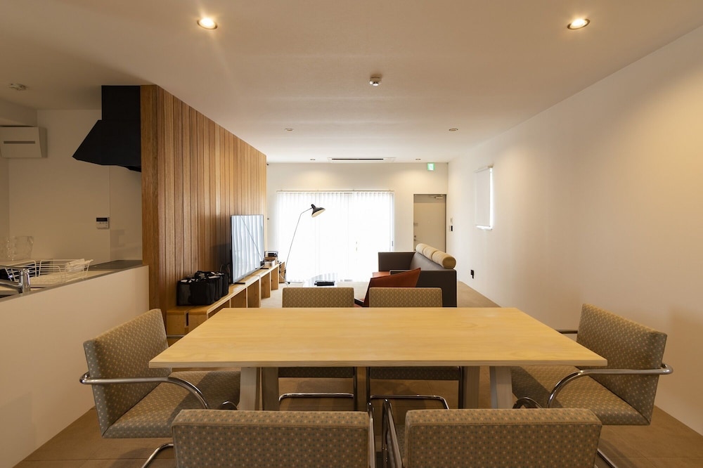 Walled villa BBQプラン 朝食/夕食付 リビング エリア1 | KAMOME SLOW HOTEL