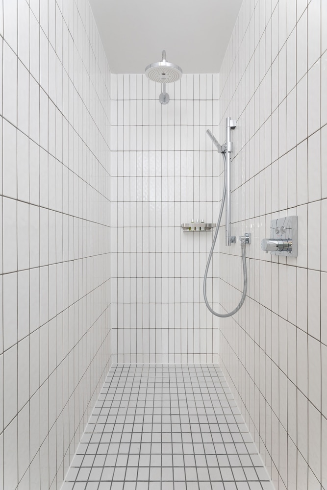 Superior with Garden [ 1F スーペリアルーム + ガーデンテラス ] 淡路島ならではの朝食と瀬戸内海の眺望を愉しむO&Bプラン 朝食付き バスルーム0 | KAMOME SLOW HOTEL