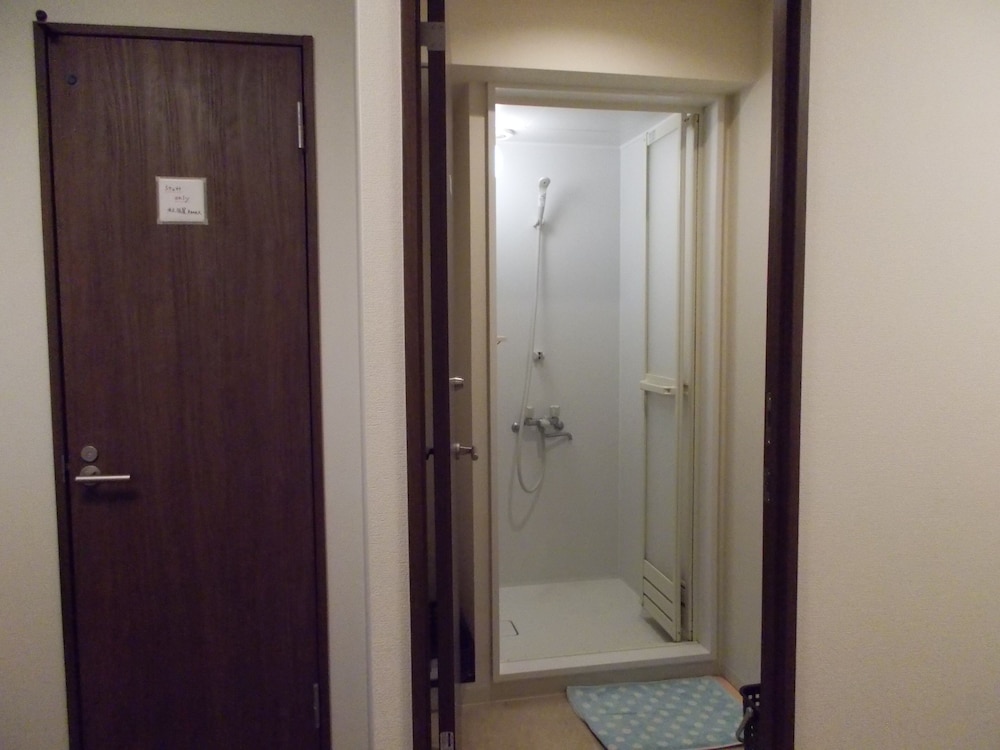 2人部屋 2段ベッド(通常のお部屋タイプ) 共用バスルーム1 | Akitaya Annex