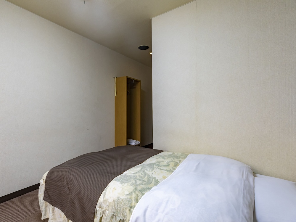 セミダブルルーム 喫煙可 客室4 | Tabist ビジネスホテル くらま 彦根