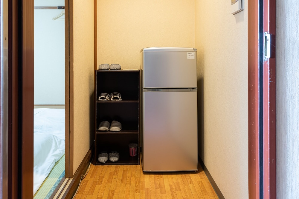 和室4名用 喫煙可 共用バスルーム 客室の設備とサービス0 | Tabist ビジネスホテル くらま 彦根