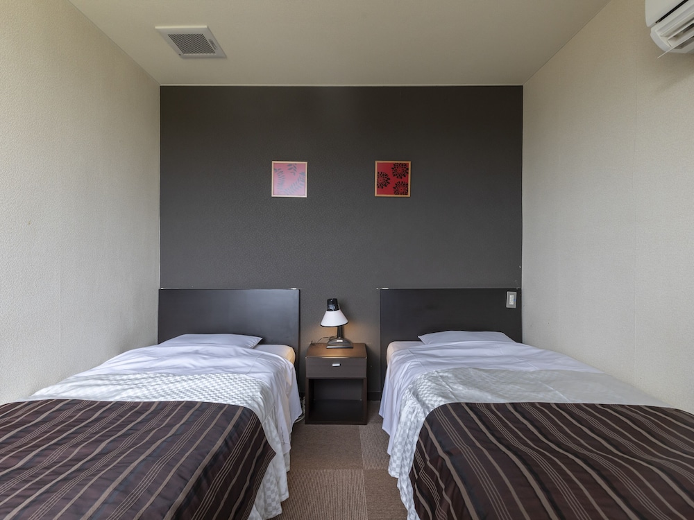 ツインルーム 禁煙 客室1 | Tabist ビジネスホテル くらま 彦根