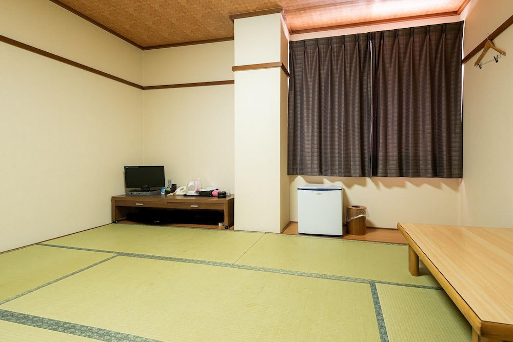 和室2名用 喫煙可 共用バスルーム | Tabist ビジネスホテル くらま 彦根