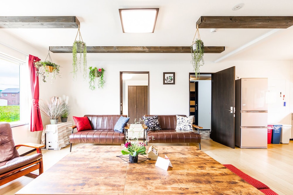 1棟貸し 禁煙 リビングルーム6 | A-Ja