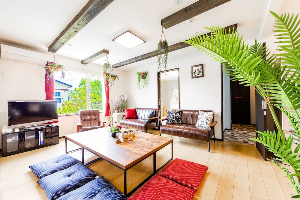 1棟貸し 禁煙 リビングルーム7 | A-Ja