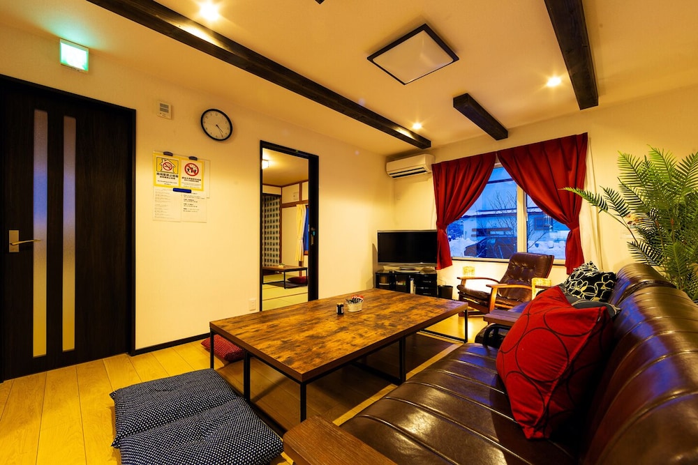 1棟貸し 禁煙 リビングルーム4 | A-Ja