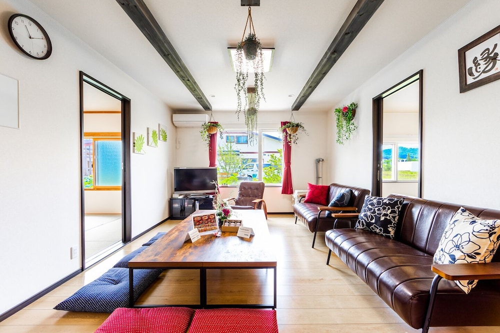 1棟貸し 禁煙 リビングルーム5 | A-Ja