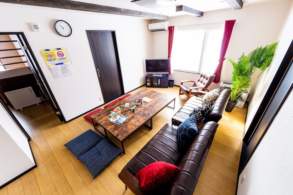 1棟貸し 禁煙 リビングルーム2 | A-Ja