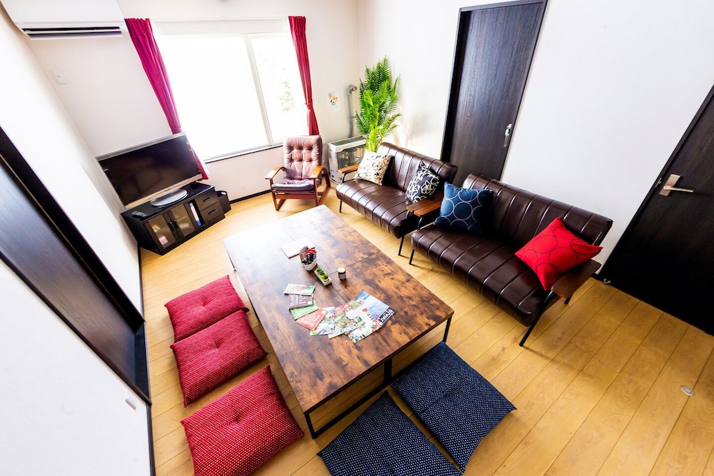 1棟貸し 禁煙 リビングルーム3 | A-Ja