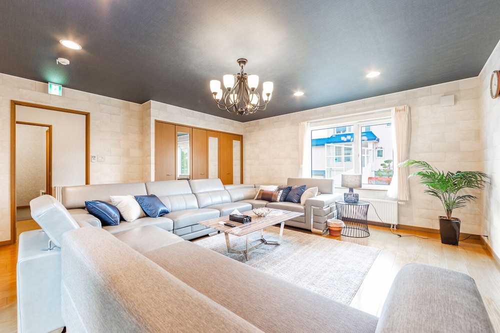 1棟貸し リビングルーム5 | The Worldwide House